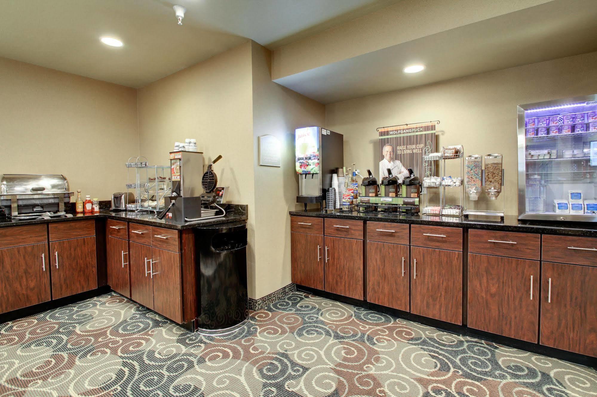 Cobblestone Inn & Suites - Schuyler Экстерьер фото