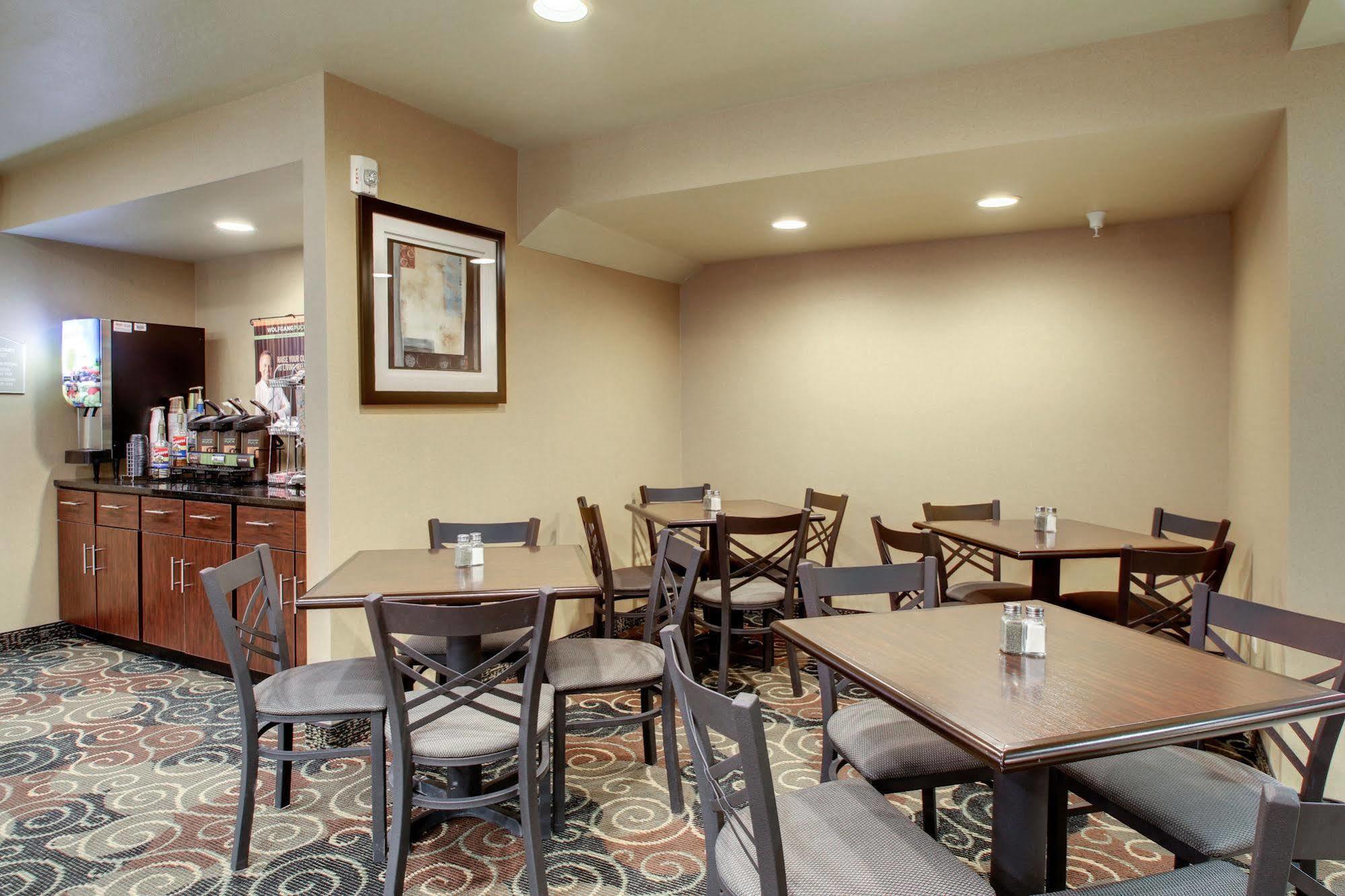 Cobblestone Inn & Suites - Schuyler Экстерьер фото