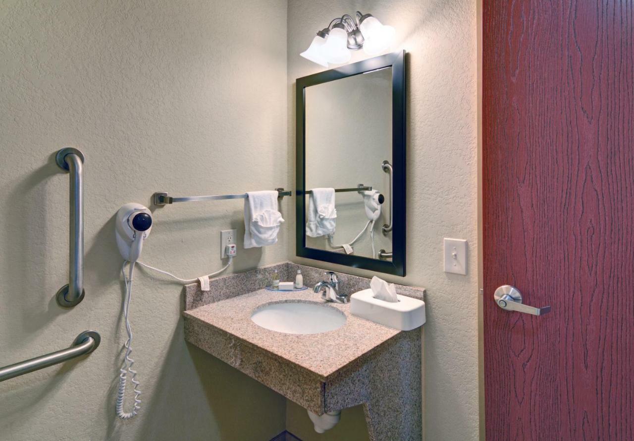 Cobblestone Inn & Suites - Schuyler Экстерьер фото